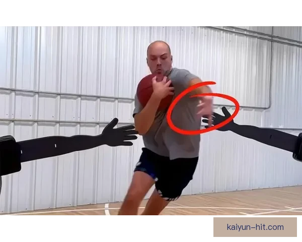 Osimhen 如何应对双人包夹？