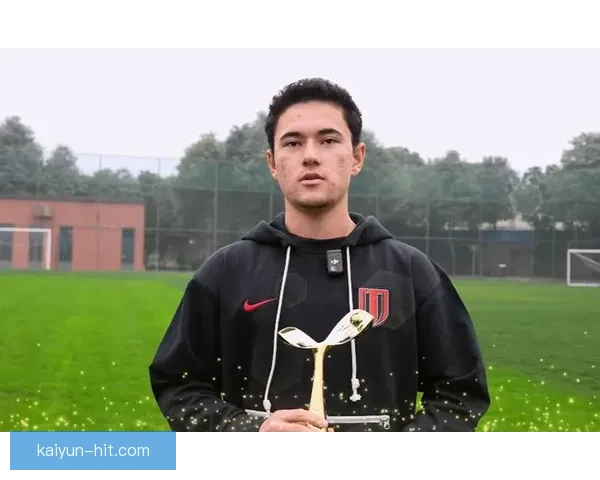 中超球员介绍中，实力新星持续提升，备受关注的年轻球员不断涌现。