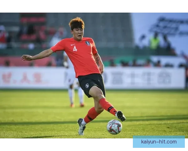 金玟哉英超转会传闻持续发酵，未来动向备受关注