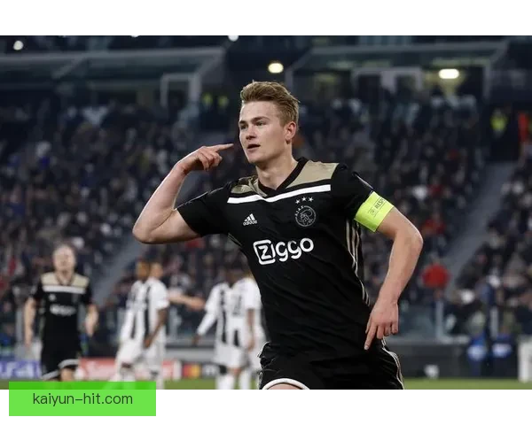 德里赫特中卫风格分析：稳健防守与出色传球能力的结合